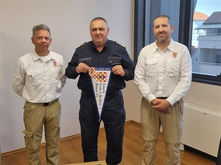 Slika /slike/Posjet čileanske delegacije HVZu (4) - Copy.jpg